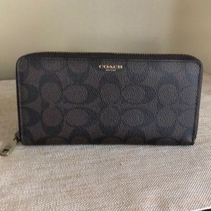 Coach Leather Signature Zip-around Accordion Wallet Brown/Black